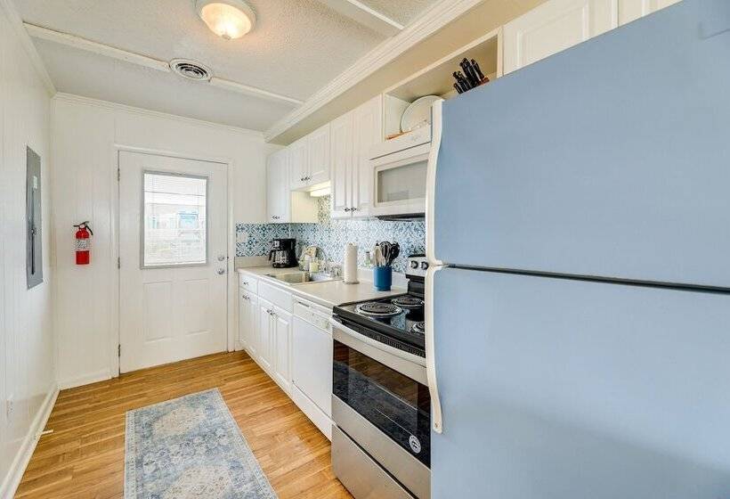 Lovely Emerald Isle Beach House   Steps To Beach!