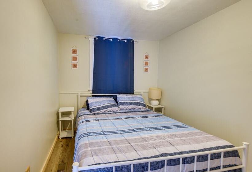 Meredith Home W/ Deck: 6 Mi To Lake Winnipesaukee!