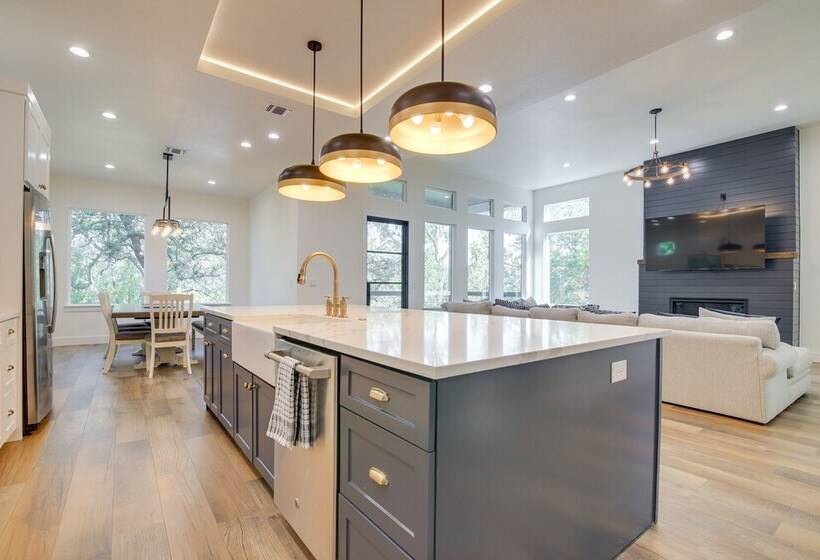 Modern Kingsland Home W/ River Access & Kayaks!