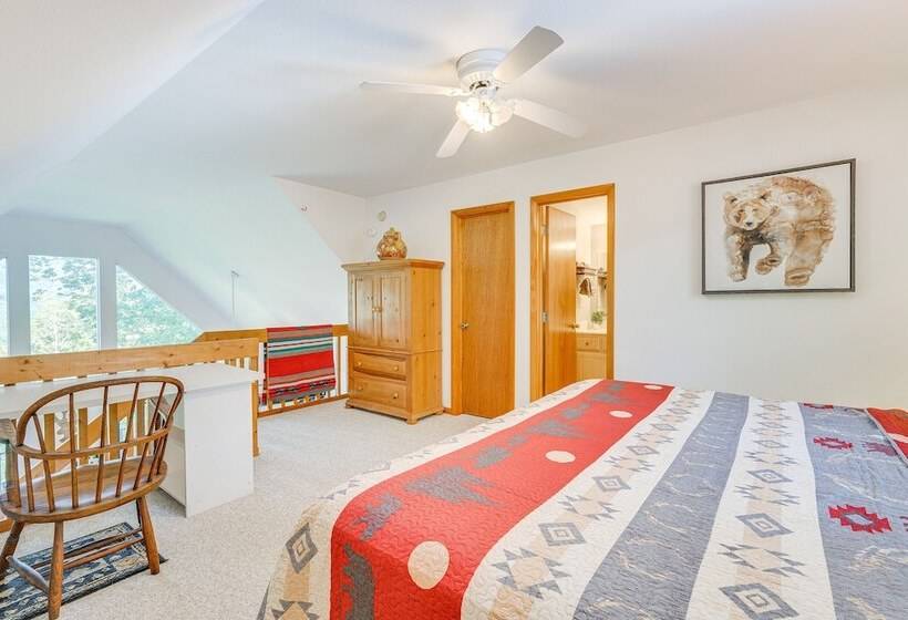 Murphy Cabin W/ Deck & Sweeping Mountain Views!