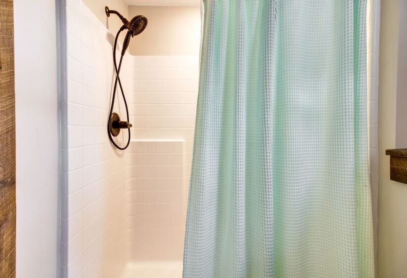 Nevis Cabin Escape W/ Private Hot Tub!