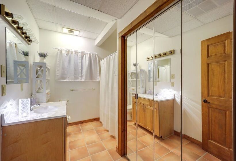 Home On 60 Acres Near Beech Mtn!