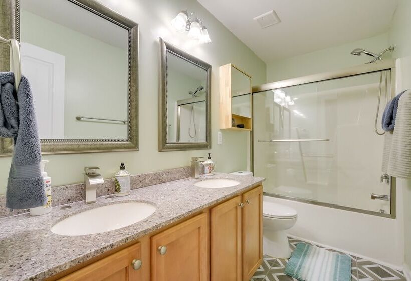 Pet Friendly Holly Springs Residence With Deck!