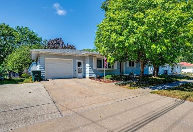 Pet Friendly Waterloo Abode W/ Deck!