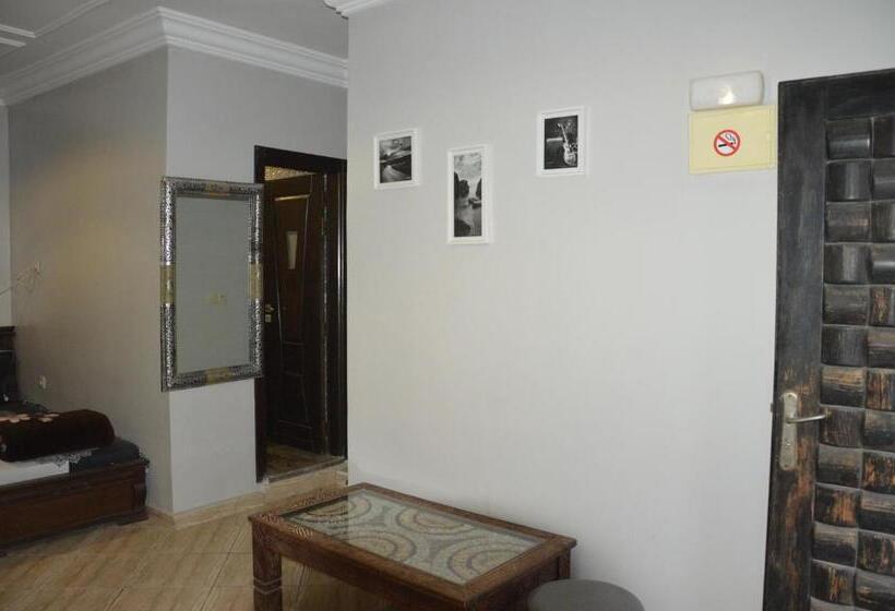 هاستل Petit Surfer