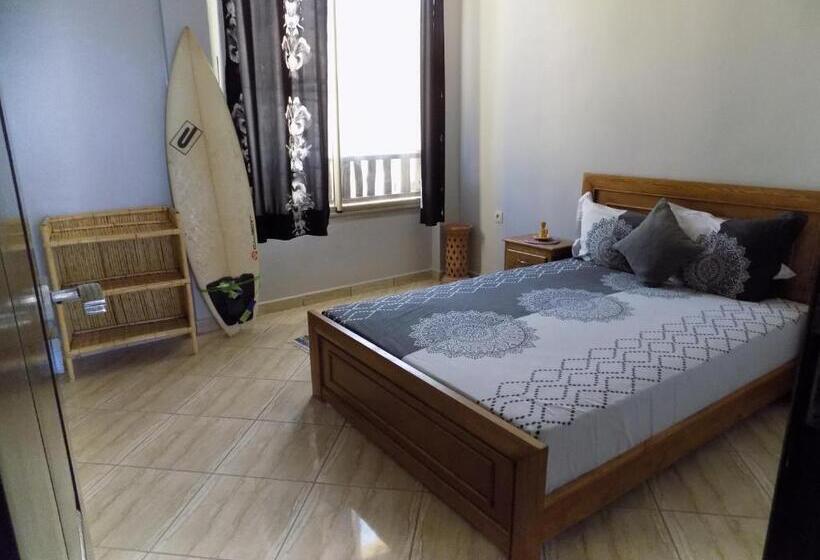 هاستل Petit Surfer