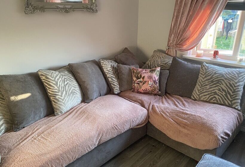 レジデンス Captivating 1 Bed House In Ammanford