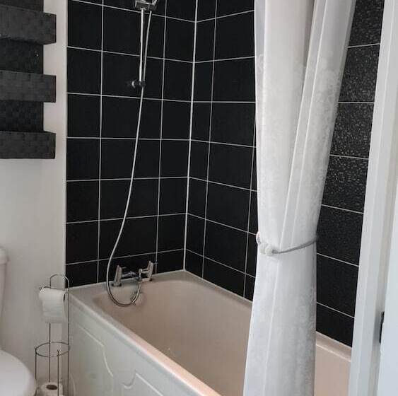 اقامتگاه Olive And Carol S Beautiful 3 Bed House In Walsall