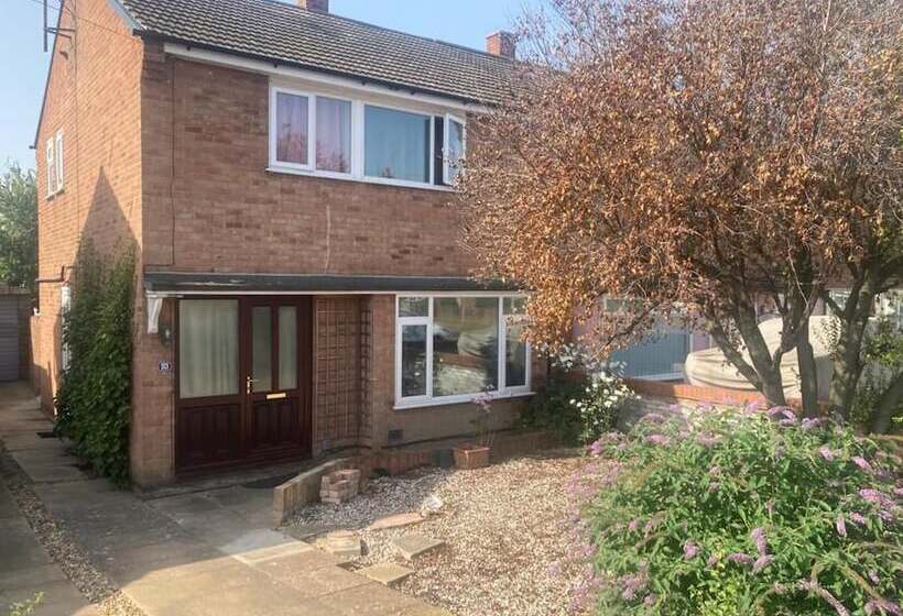 إقامة Stunning 3  Bed Semi Detached House In Cambridge