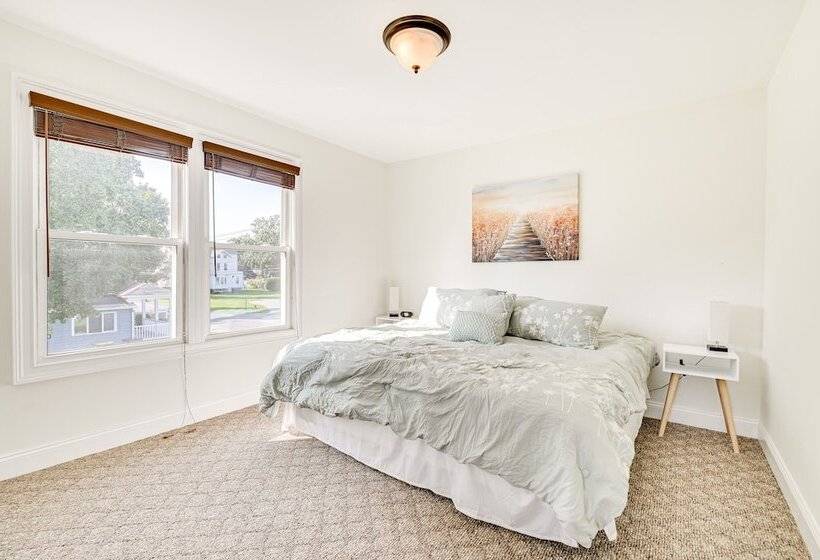 Saratoga Springs Duplex Near Saratoga Racetrack!