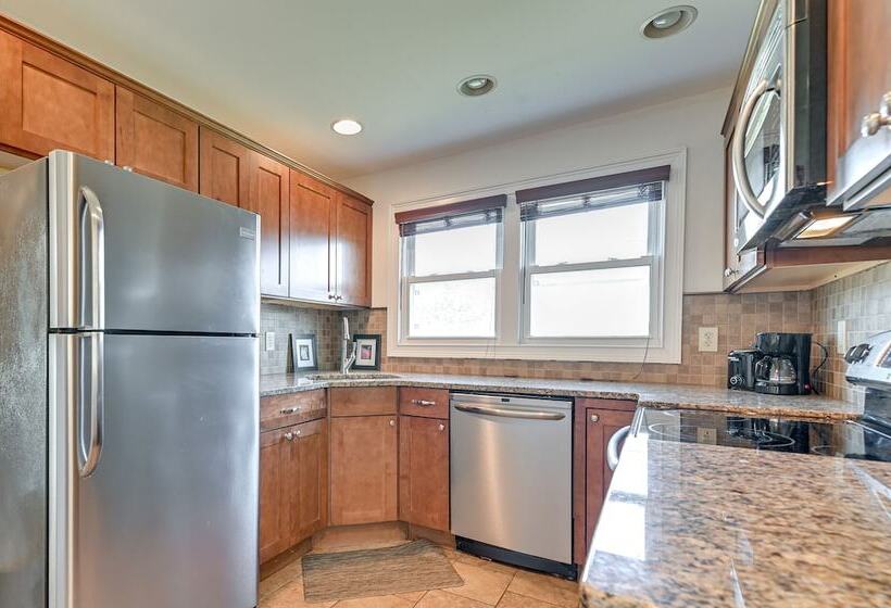 Saratoga Springs Duplex Near Saratoga Racetrack!