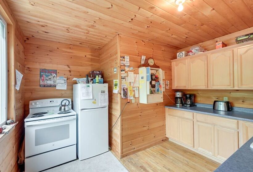 Secluded Harmony Cabin W/ Deck, Dock, Boats!