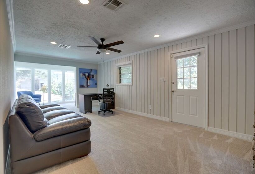Poolside Oasis Near Medical Center & Nrg Stadium!