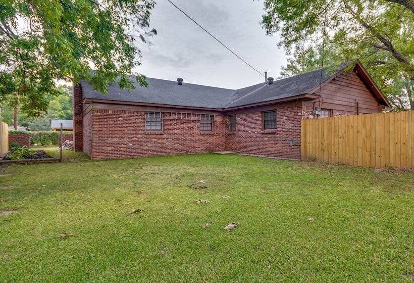 Spacious Little Rock Home W/ Patio   9 Mi To Dtwn!