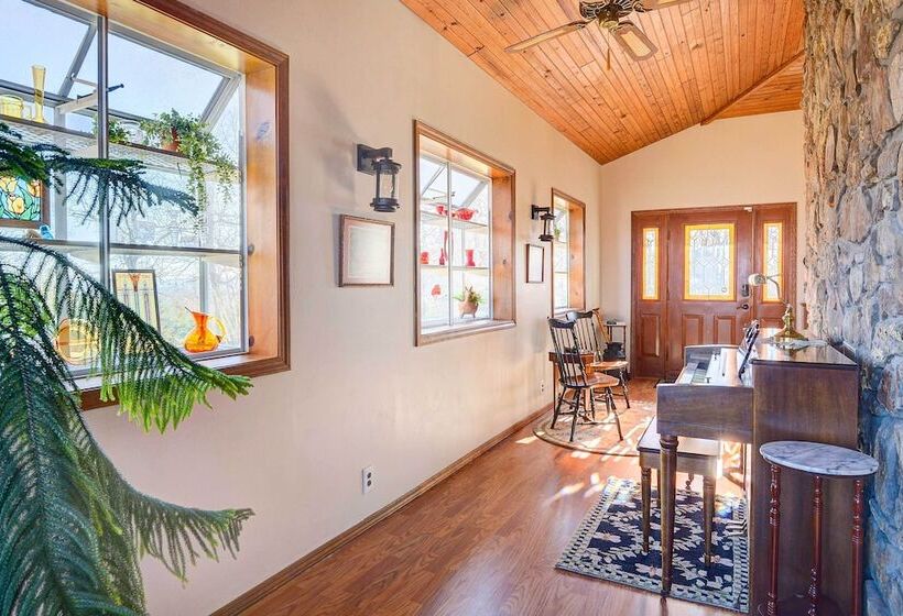 Spacious Retreat W/ Stunning Norfork Lake Views!