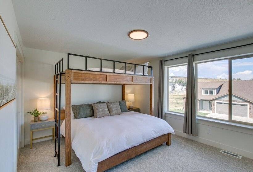 Spacious Utah Home W/ Hot Tub < 1 Mi To Bear Lake!