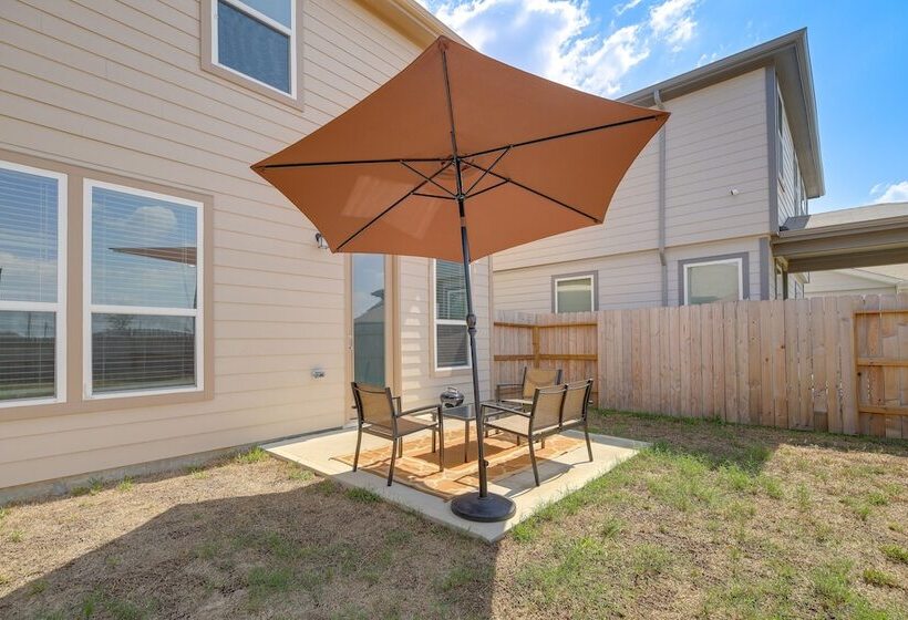 Spring Retreat W/ Private Yard & Charcoal Grill!