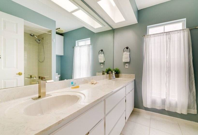 Lanai & Grill: Sunny Home Near Rainbow Springs!
