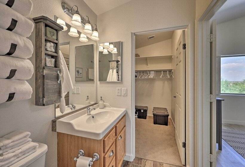 Updated Maricopa Retreat < 2 Miles To Golf!