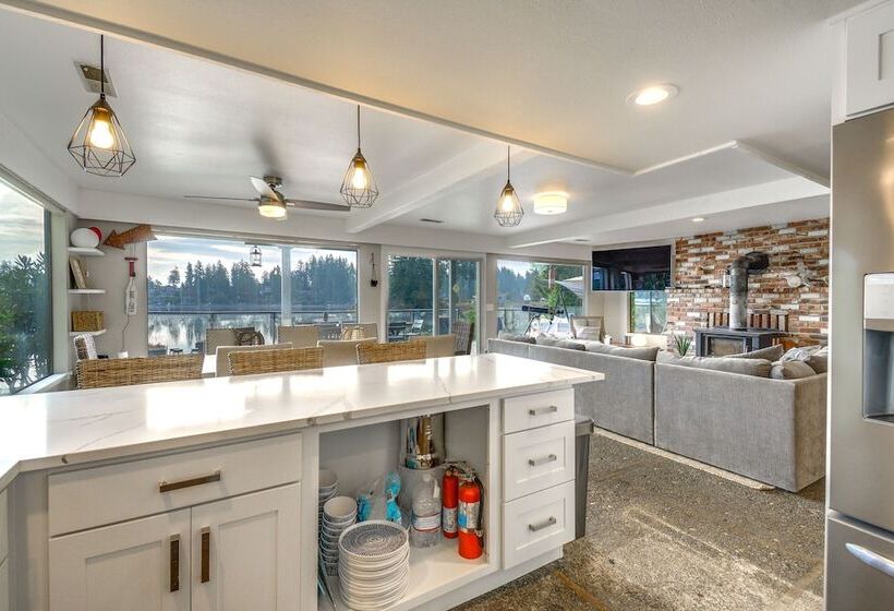 Waterfront Allyn Retreat W/ Guest House & Beach!