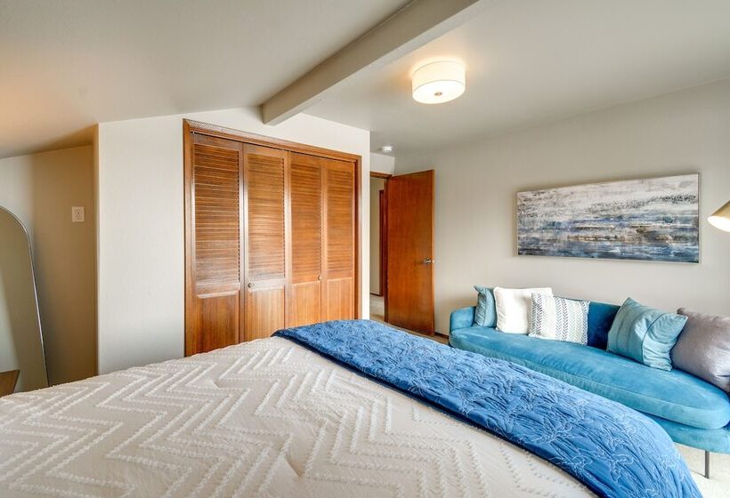 Waterfront Allyn Retreat W/ Guest House & Beach!