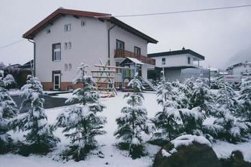 هتل Haus Attos
