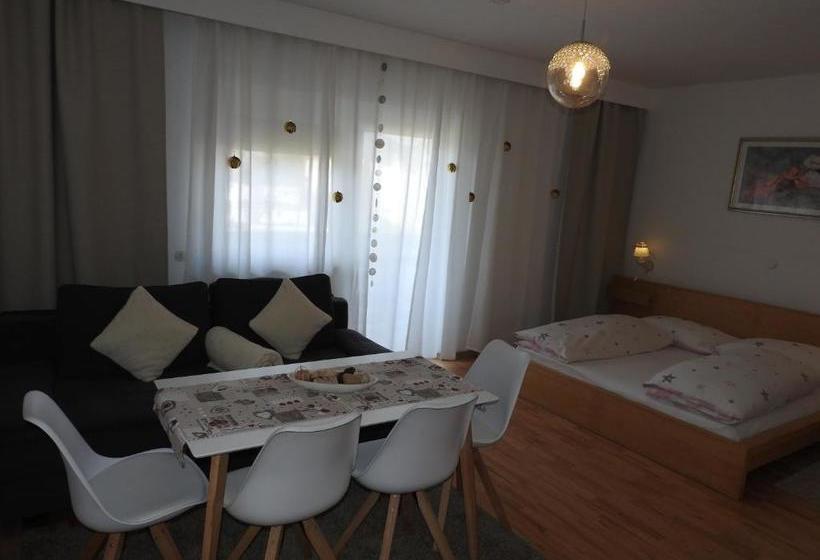 هتل Warmbad Apartments