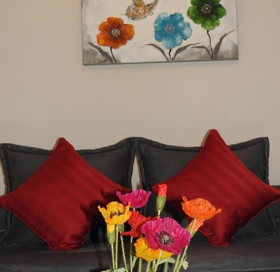 هتل Warmbad Apartments