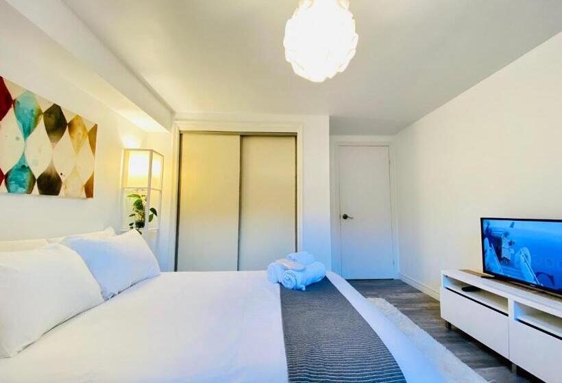 Toronto Bed & Breakfast   Free Parking, Subway Access