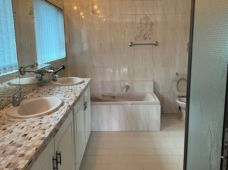 בית מלון כפרי Ab Lodge