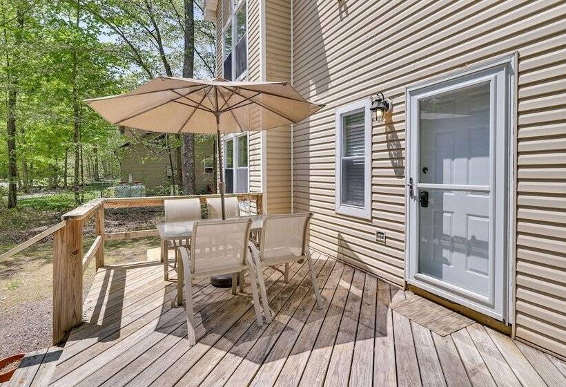 Fire Pit, Kayak & Gas Grill: Pocono Lake Home!