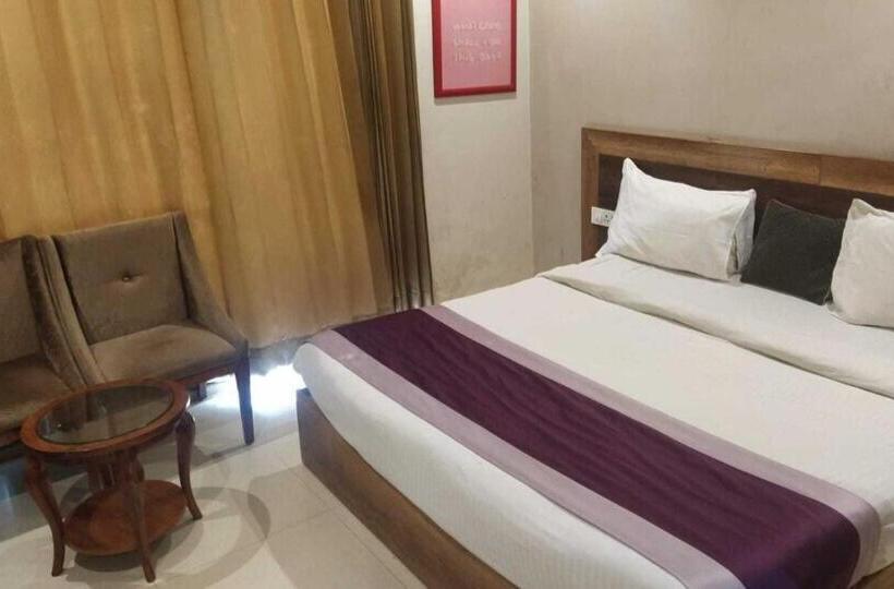 Pop 80730e Hotel Rajeshwari