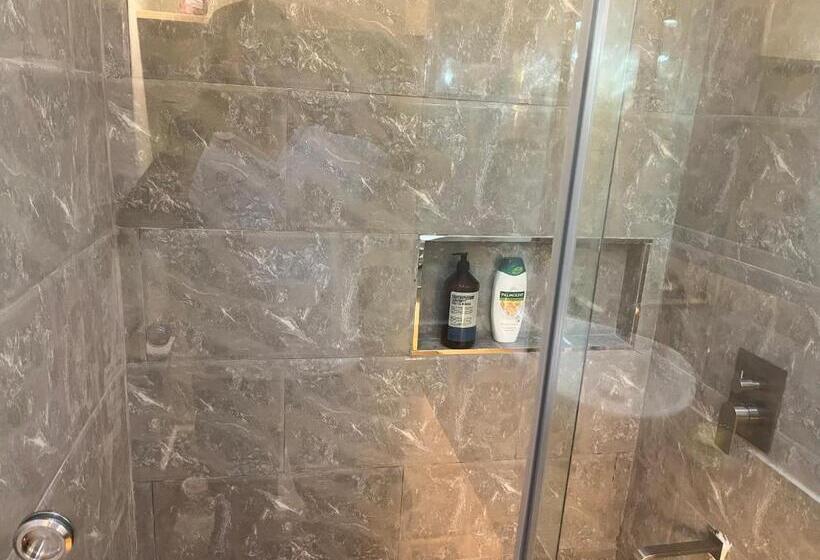 Aesthetic Functional Minimalist Space Sunvida Tower Sv1716