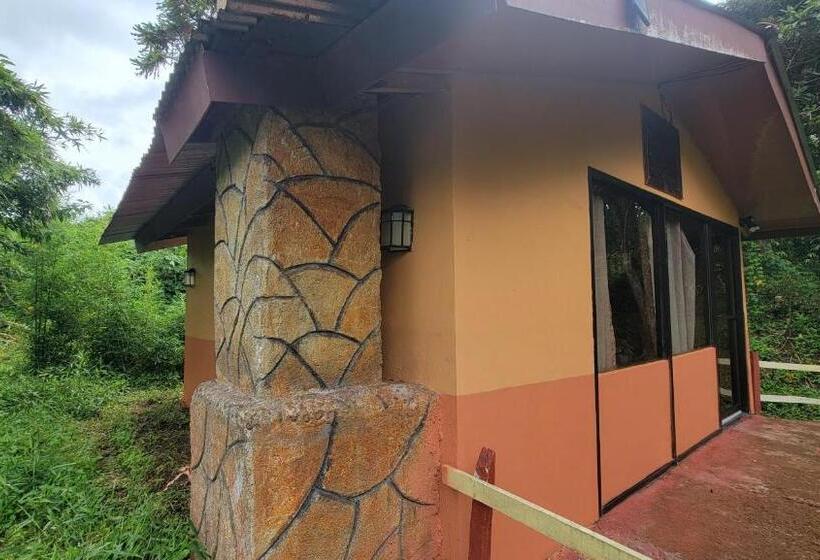 مبيت وإفطار Poas Volcano & La Paz Waterfall Cabins