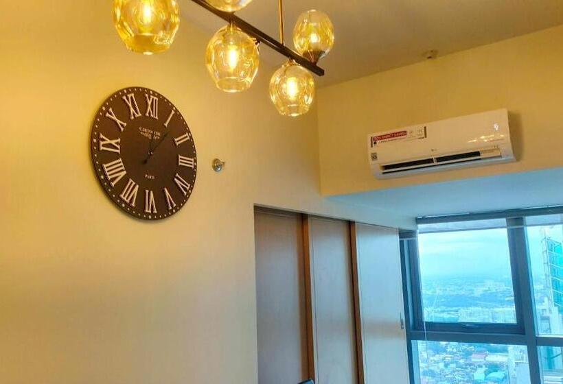 Eastwood Global Plaza Luxury Residences In 43rd Floor With City Sky View