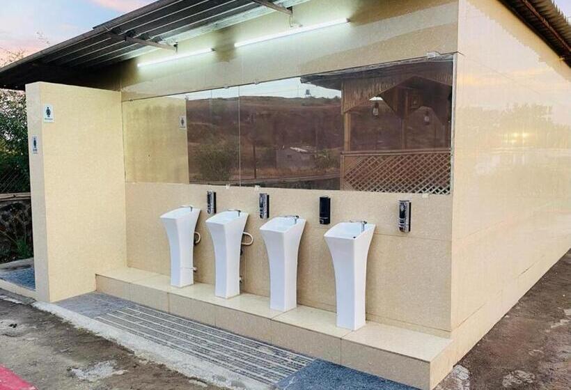בית מלון כפרי Retro Forest Resort Lonavala