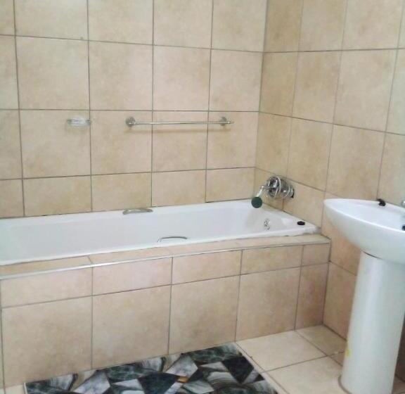 פנסיון The Good Life Royal Guest House