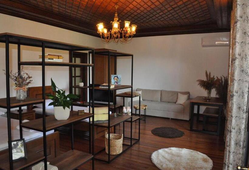 پانسیون Timber Guest House