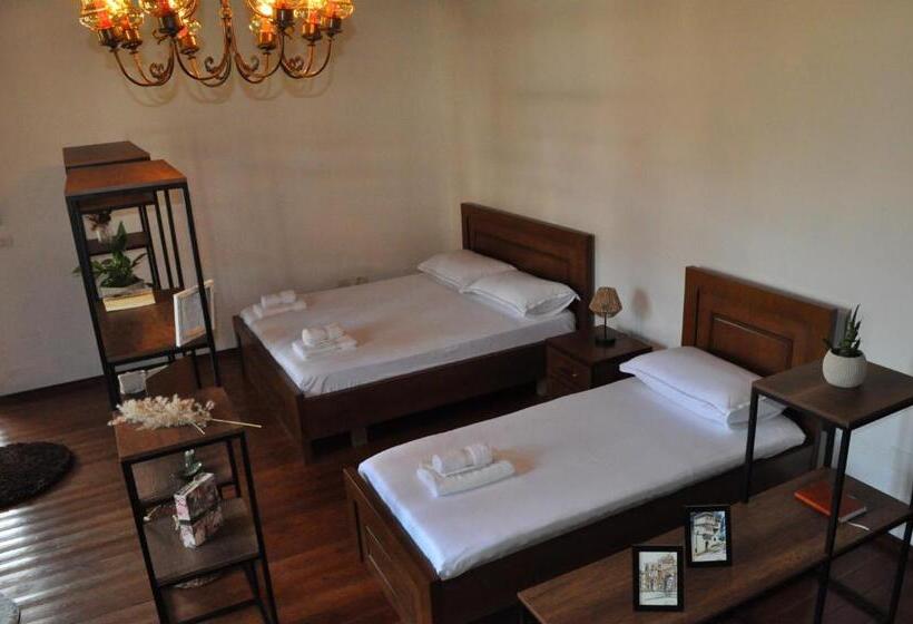 پانسیون Timber Guest House