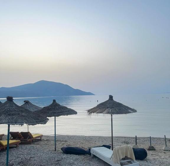 استراحتگاه Miqt Beach   Bungalows