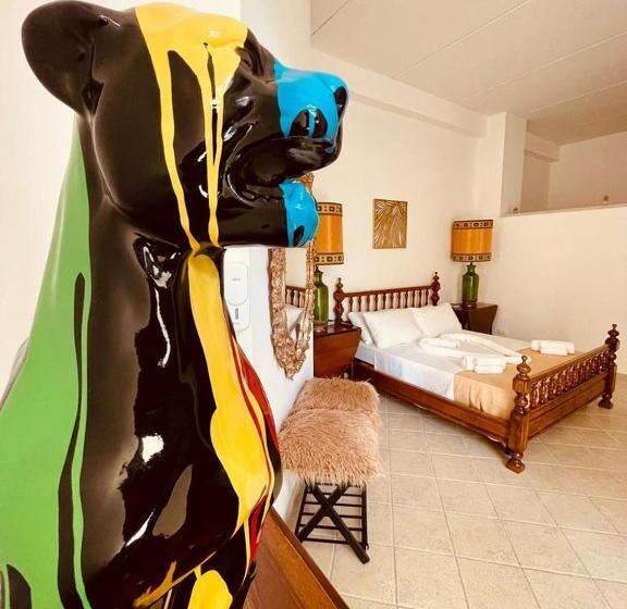Wild Rooms&house