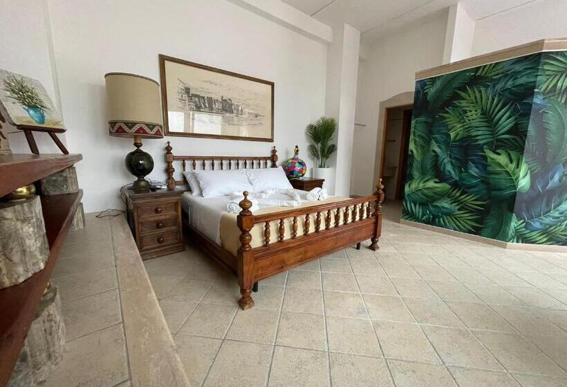 Wild Rooms&house
