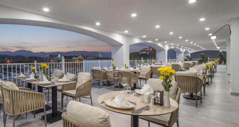 Arcanus Hotels Trendline Side