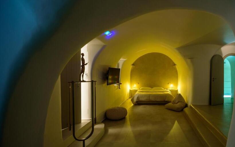 تختخواب و صبحانه Oia Treasures Art Suites