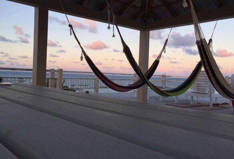 בית מלון כפרי Caye Caulker Beach