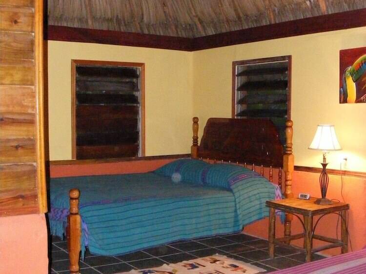 בית מלון כפרי Cohune Palms River Cabanas