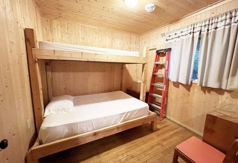 ホテル Lake Onaping Lodge