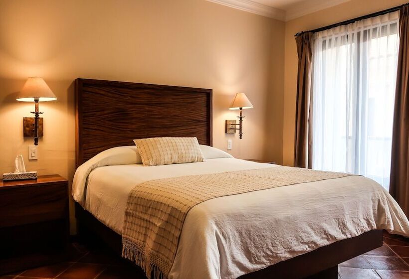 فندق Paseo Santiago