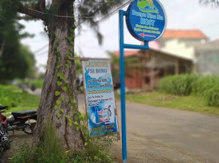 ホテル Penginapan Banyu Biruku