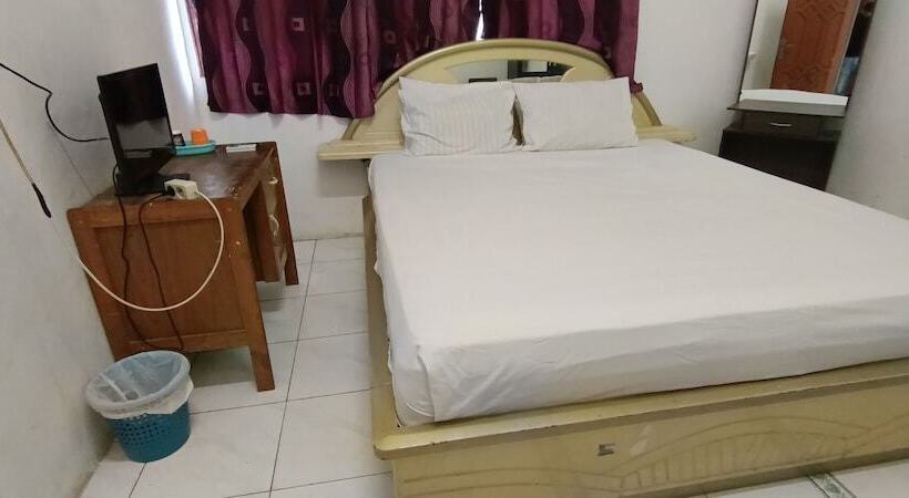 هتل Spot On 92338 Karin Kost